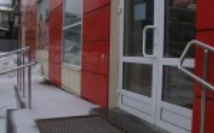 Словесная перепалка продавца с покупателем закончилась дракой.