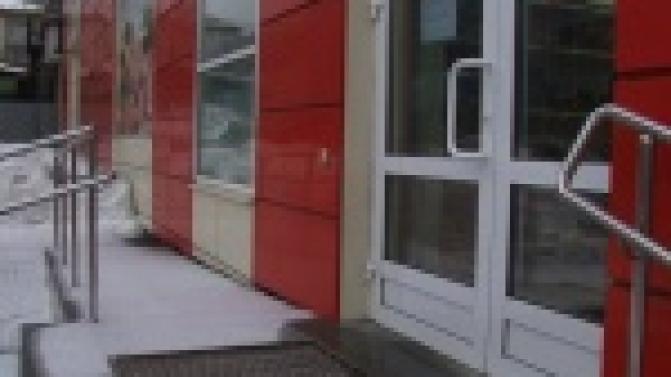 Словесная перепалка продавца с покупателем закончилась дракой.