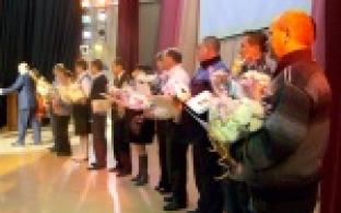 Лучших сотрудников жилищно-коммунального хозяйства наградили в центре детского творчества.