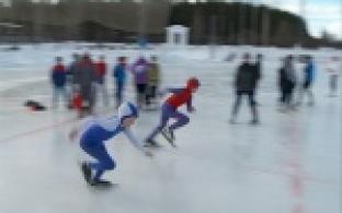 Сегодня на стадионе спорткомплекса "Уральский трубник" стартовало открытое первенство по конькобежному спорту