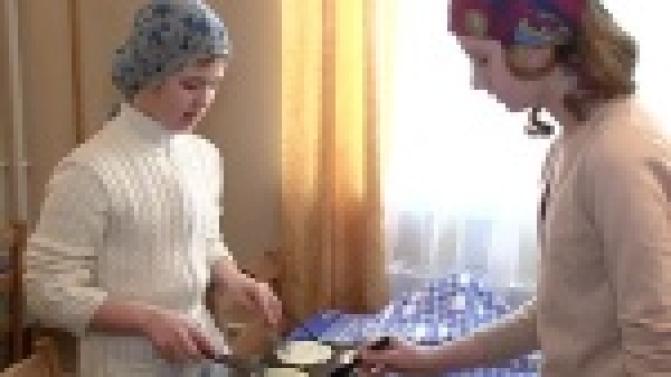 Первоуральские дети учились сегодня печь блины