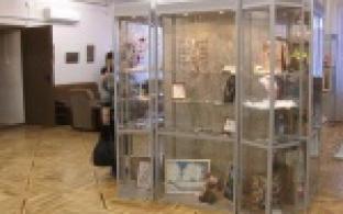 "Грани таланта" - так назвали свою первую художественную выставку две сестры.