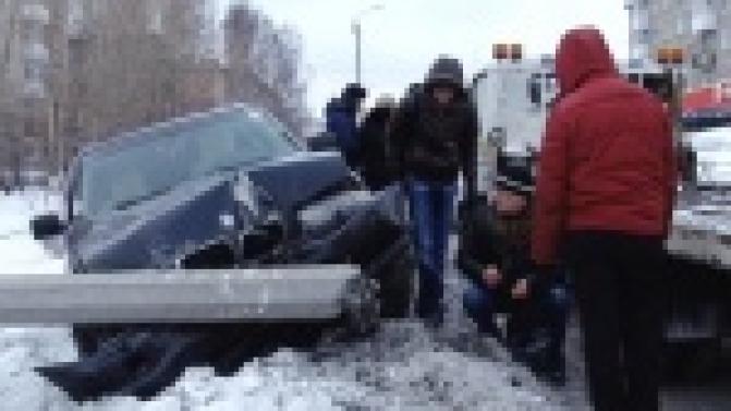 В результате ДТП проспект Космонавтов чуть не остался без света!