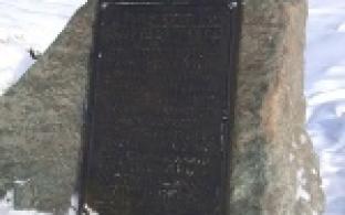 Обелиск "Европа-Азия" отремонтируют, не потратив из бюджета ни копейки