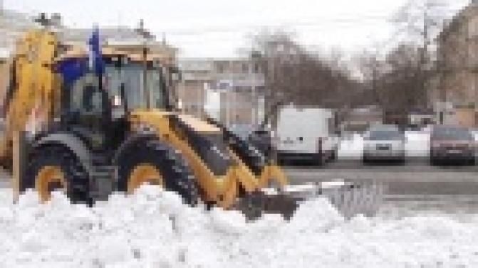 Все силы - на расчистку снега! Подготовка к весне в Первоуральске идет полным ходом.