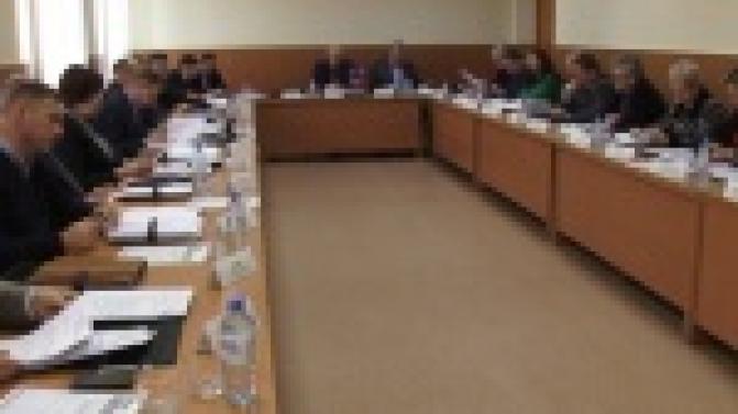 Пункт повестки депутаты приняли единогласно.