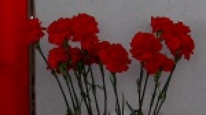 Вахту памяти в честь дня рождения Вадима Ахметова несли сегодня в первой школе.