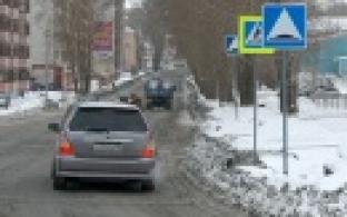 На дорожной развязке на Динасе установлены ограждения и оборудованы пешеходные переходы.