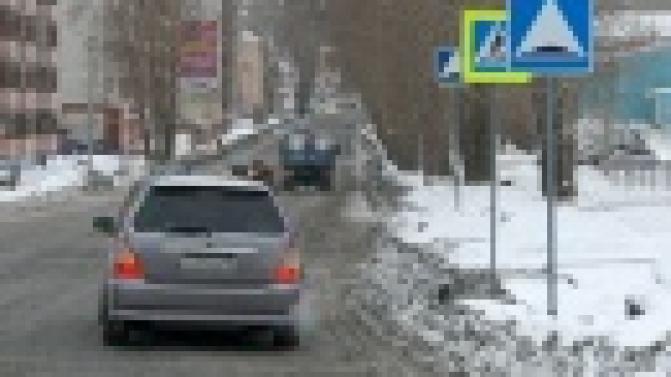 На дорожной развязке на Динасе установлены ограждения и оборудованы пешеходные переходы.