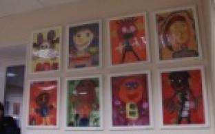 Только радостные краски.