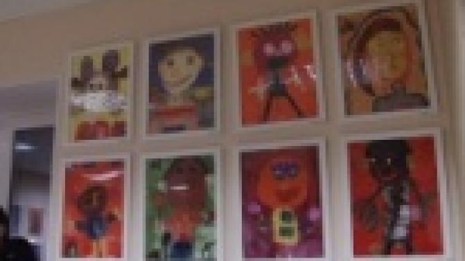 Только радостные краски.