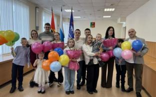 В Первоуральске ещё три молодые семьи получили сертификаты на улучшение жилищных условий