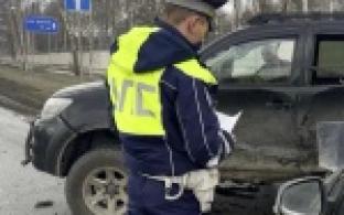 Двое годовалых детей пострадали в дорожной аварии в Первоуральске