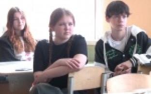 Будучи на каникулах, первоуральские подростки отправились в Школу... юного вожатого