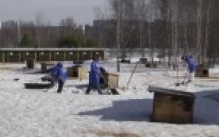 Первоуральские активисты присоединились к Всероссийской акции «Антипаводок» и вышли на борьбу со снежными завалами