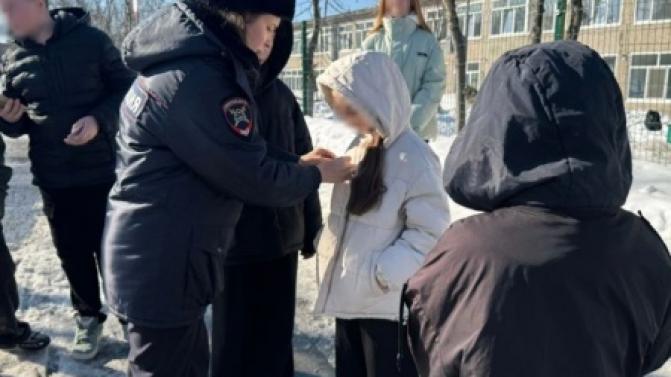 Сотрудники Госавтоинспекции и юные инспекторы движения школы №4 провели важный рейд на улицах Первоуральска