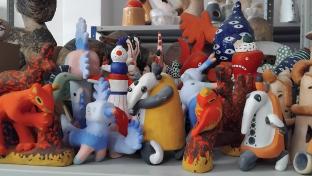 В Первоуральске продолжает работать выставка "Цвета весны"