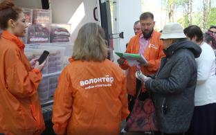 Первоуральцы сегодня получили в подарок продуктовые наборы