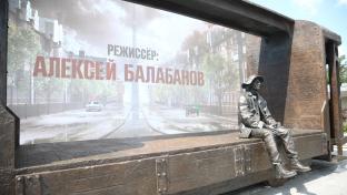Памятник Алексею Балабанову открыли в Екатеринбурге – трамвай отлили в Первоуральске