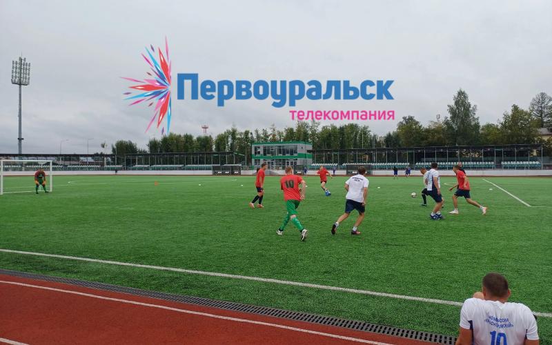На стадионе "Хромпик" проходит турнир по мини-футболу среди сотрудников полиции