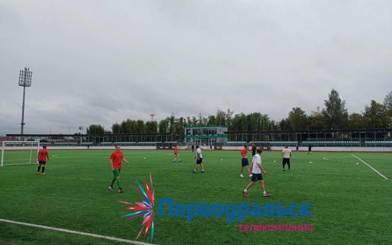 На стадионе "Хромпик" проходит турнир по мини-футболу среди сотрудников полиции