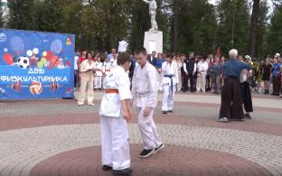 День физкультурника первоуральцы отпраздновали сразу на трёх площадках: в Доме спорта, в Театральном парке и на стадионе «Хромпик»