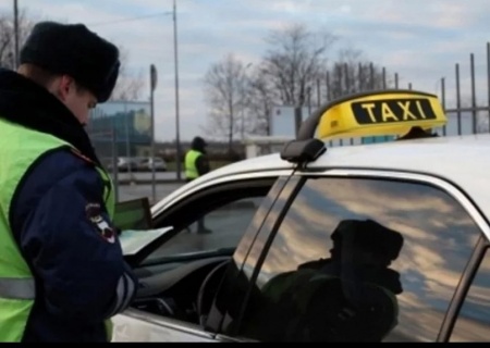 В Первоуральске проходит рейд «Нелегальный перевозчик. Такси»