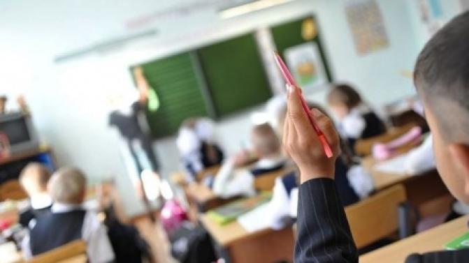 Дистант в школах и учреждениях профобразования по рекомендации Роспотребнадзора продлят на неделю