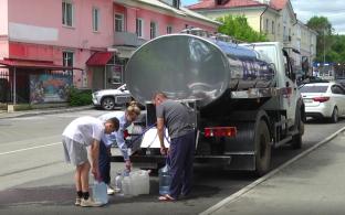 В Первоуральске продолжается работа по снабжению жителей питьевой водой