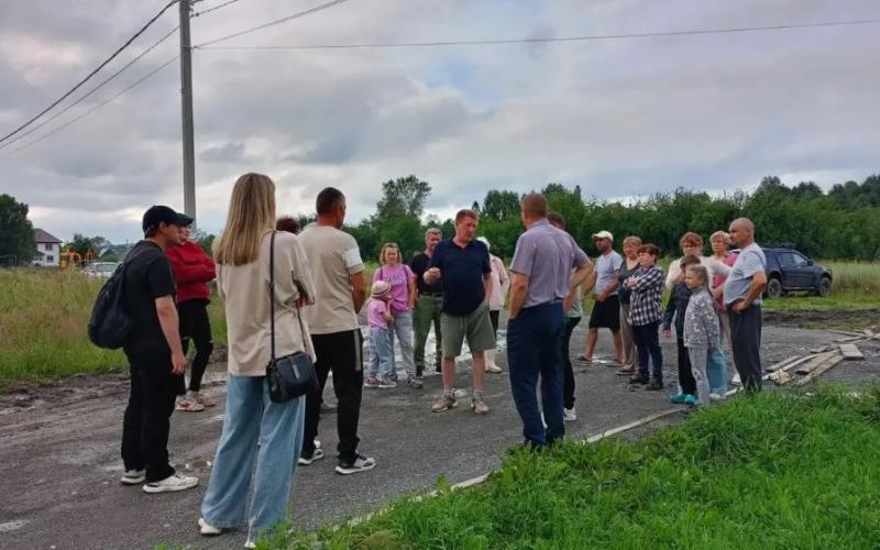 Заместители главы встретились с жителями Билимбая, чьи домовладения пострадали в результате паводка