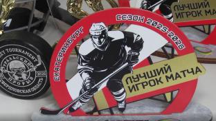 В свои 9 лет она выступает на всероссийских и международных турнирах по хоккею с шайбой