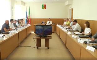 Вопрос о прекращении полномочий действующего главы Первоуральска рассмотрели сегодня депутаты городской Думы