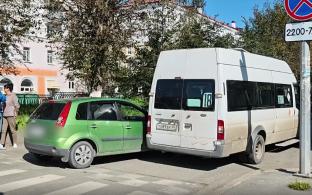 ДТП с участием микроавтобуса произошло сегодня утром на улице Ватутина