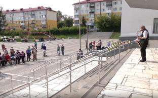 Площадка возле Дворца культуры Первоуральска вновь стала местом для танцев под открытым небом