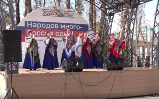 Татарские костюмы, русская народная музыка и цыганские танцы – всё это в одном месте