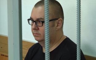 Избивал падчерицу и угрожал ей убийством